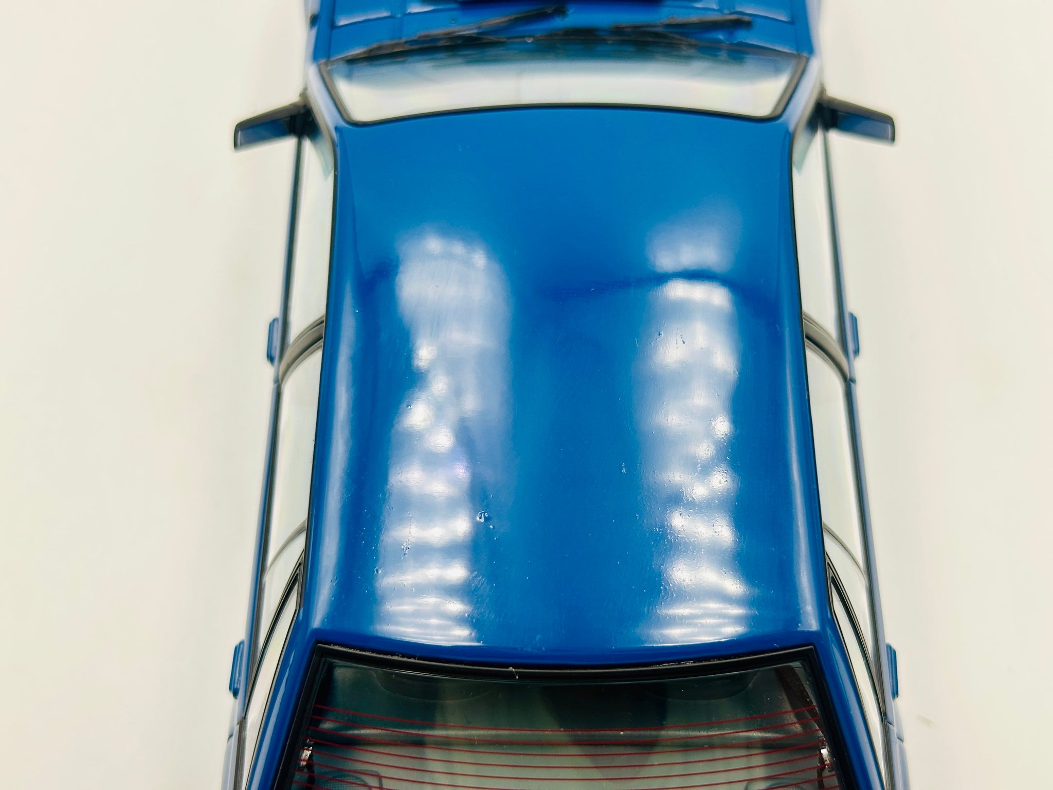 国内未入荷 1/18 BIANTE ホールデン VK コモドア SS グループ3 1:18 Biante Holden VK Commodore SS LE Group 3 - Alpine white