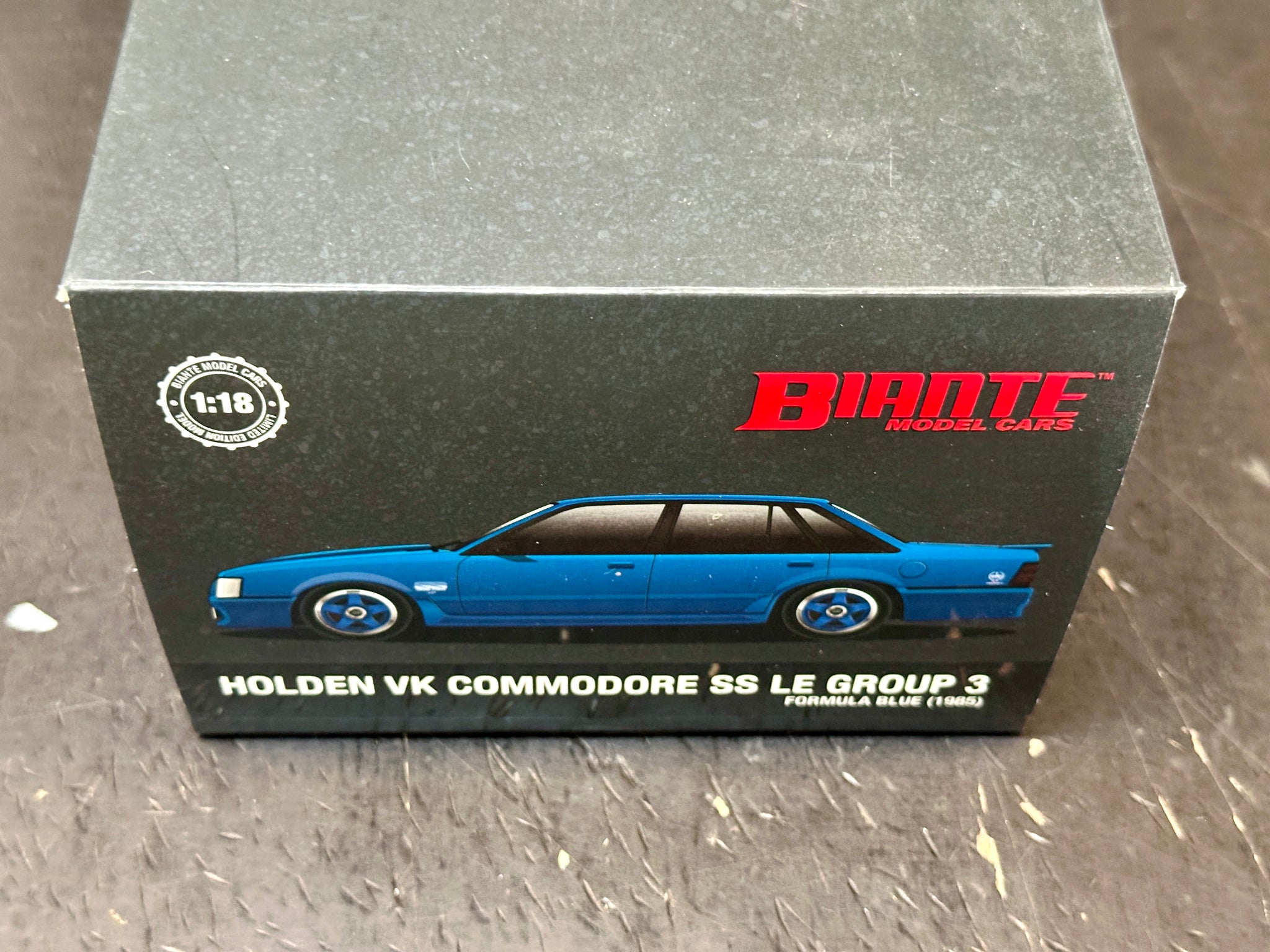 国内未入荷 1/18 BIANTE ホールデン VK コモドア SS グループ3 1:18 Biante Holden VK Commodore SS LE Group 3 - Alpine white
