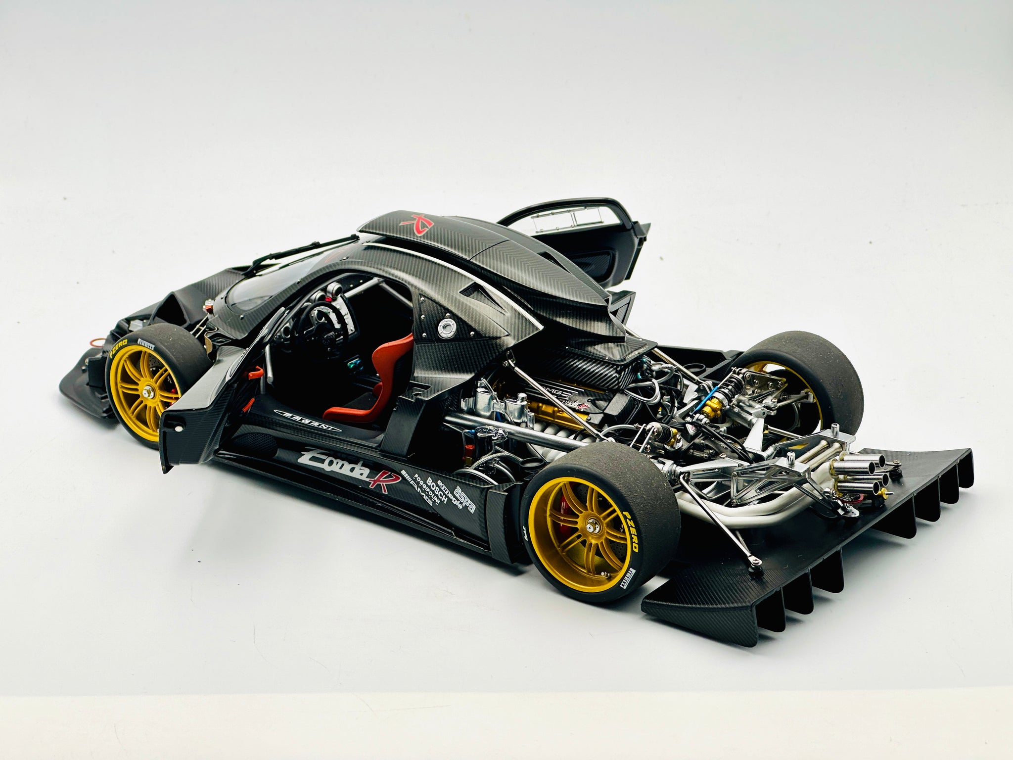 自動車 AUTOart Pagani Zonda R 1/18 1/18 AUTOart Pagani Zonda R White w/Italian Stripes Diecast