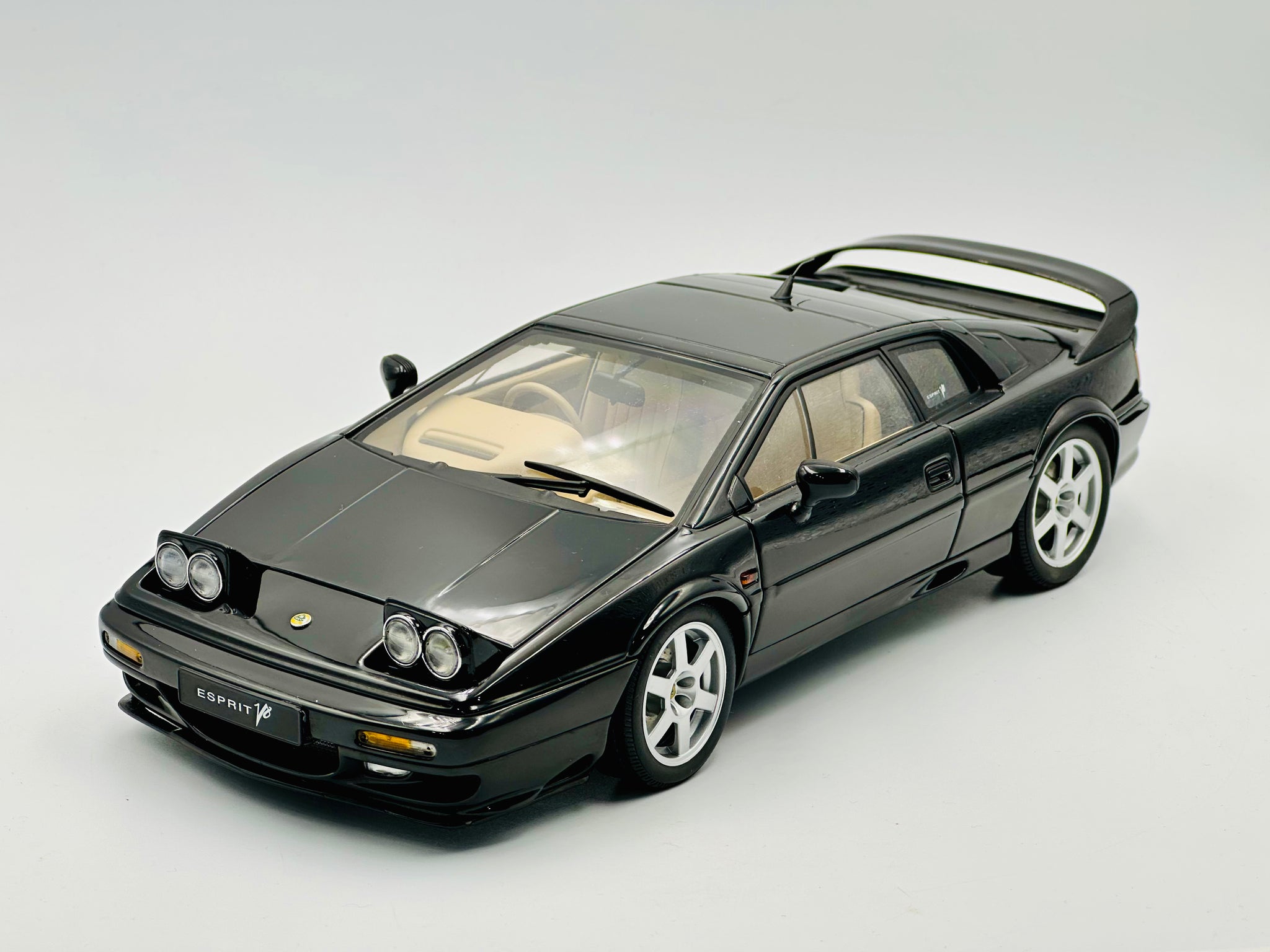 1:18 Lotus Esprit V8 -- Black -- AUTOart 75312 1:18 Lotus Esprit V8 -- Black -- AUTOart 75312