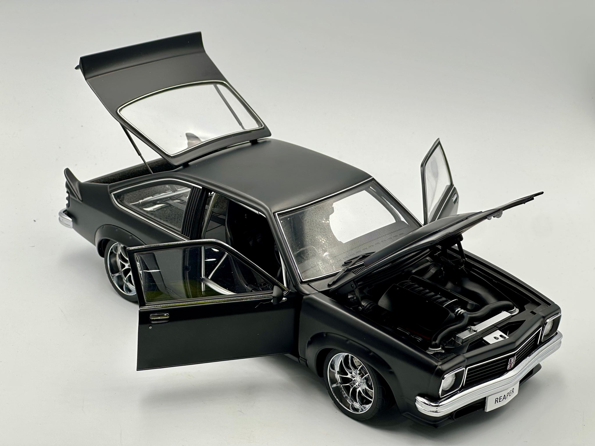 国内未入荷 1/18 AUTOart ホールデン LX トラーナ SS A9X 1:18 Holden LX Torana SS A9X -- Palais White/Black -- Biante/AUTOart