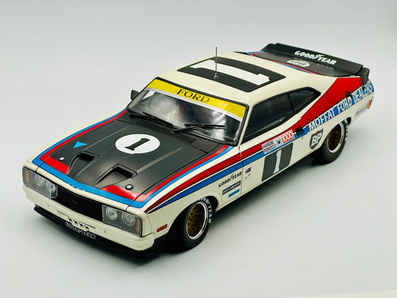 1:18 1977 Bathurst Winner -- Moffat/Bond Ford XC Falcon -- Classic Carlectables