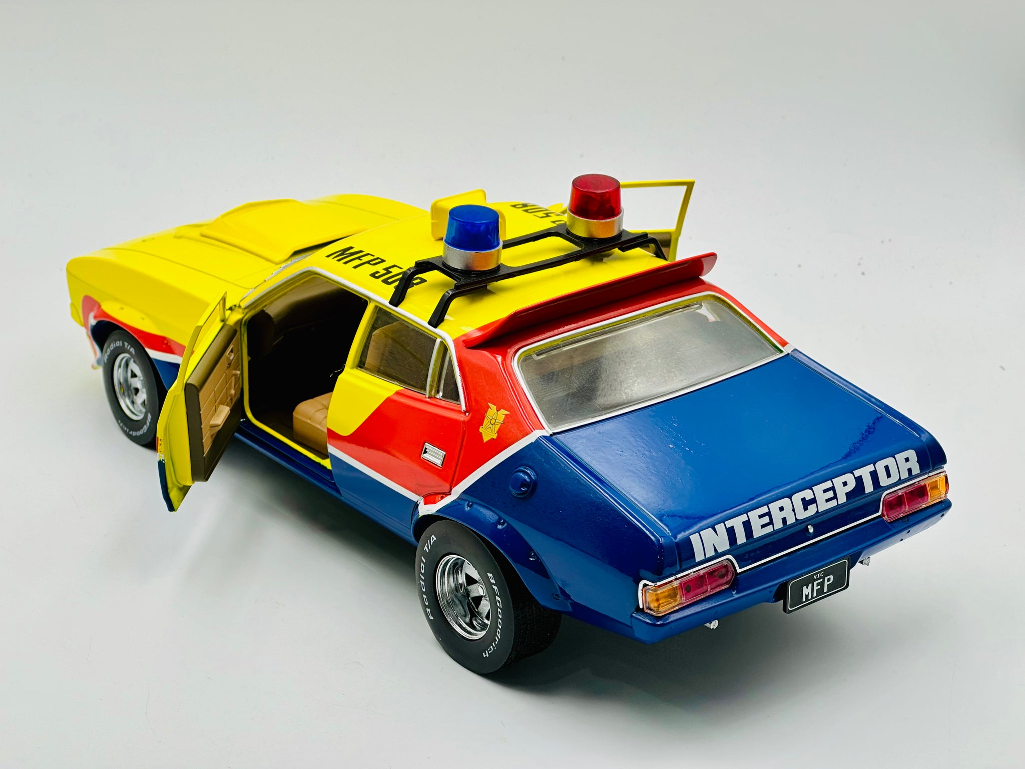 1:18 Mad Max -- Yellow V8 Interceptor -- Ford XB Falcon Sedan -- DDA (