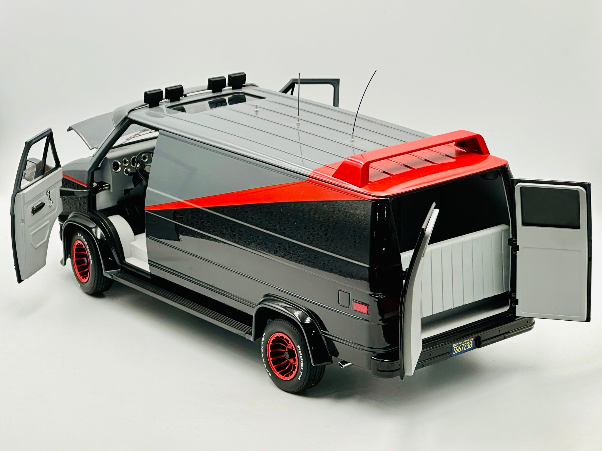 ミニカー Hot Wheels Elite The A-Team GMC Van 1:18 1:18 1983 GMC Vandura: The A-Team Van -- 1983-87 TV Series -- Hot Whee