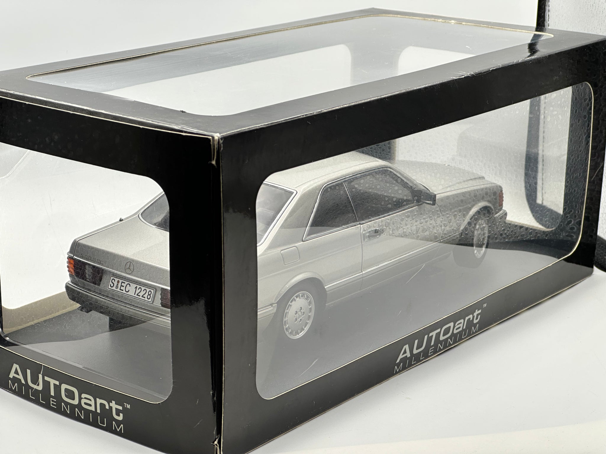 1:18 Mercedes-Benz 500 SEC Coupe C126 1986 -- Silver -- AUTOart 76212