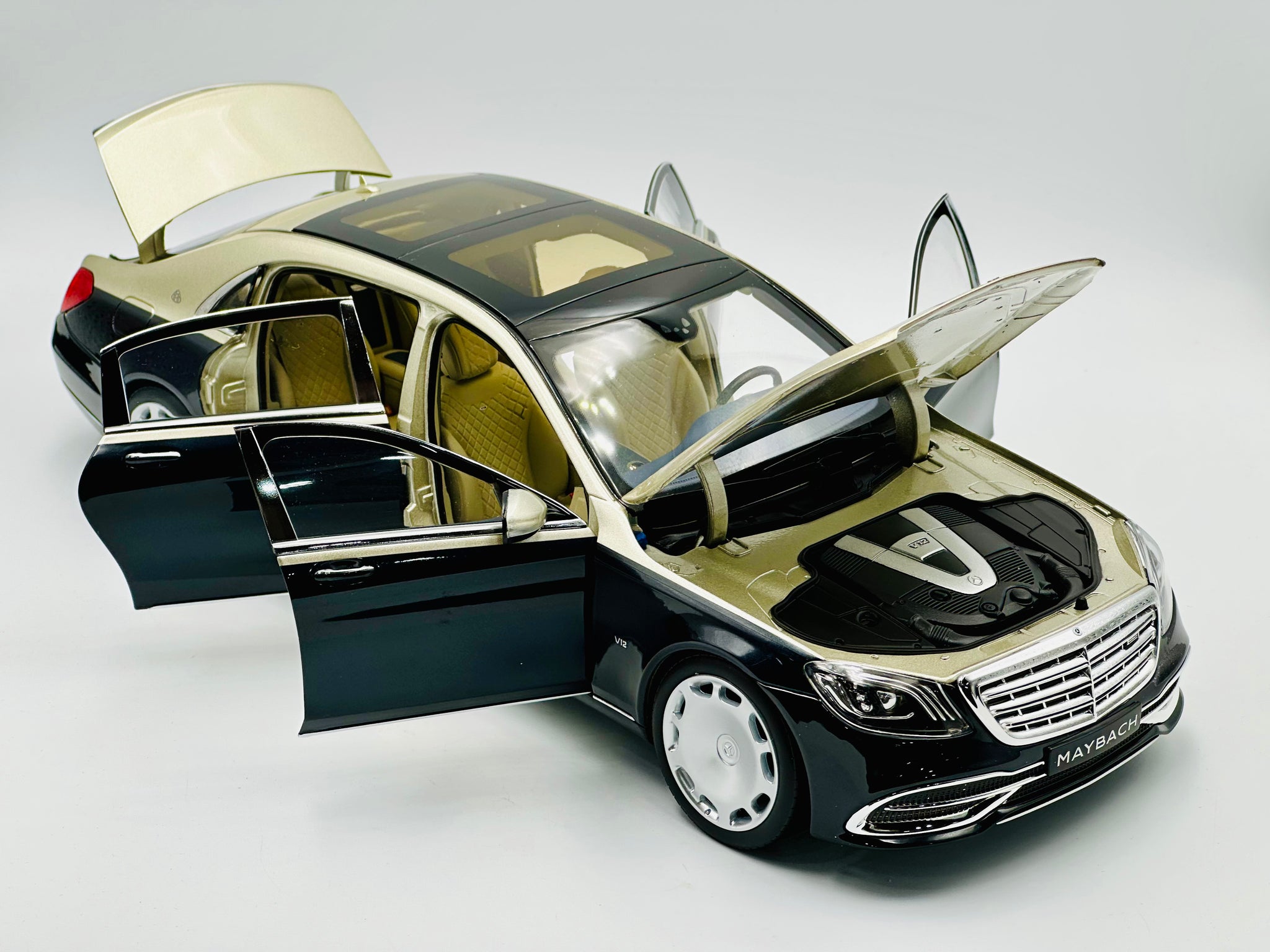 1:18 Mercedes Maybach S650 2018 - Aragonite Silver/Blue Metallic -- No