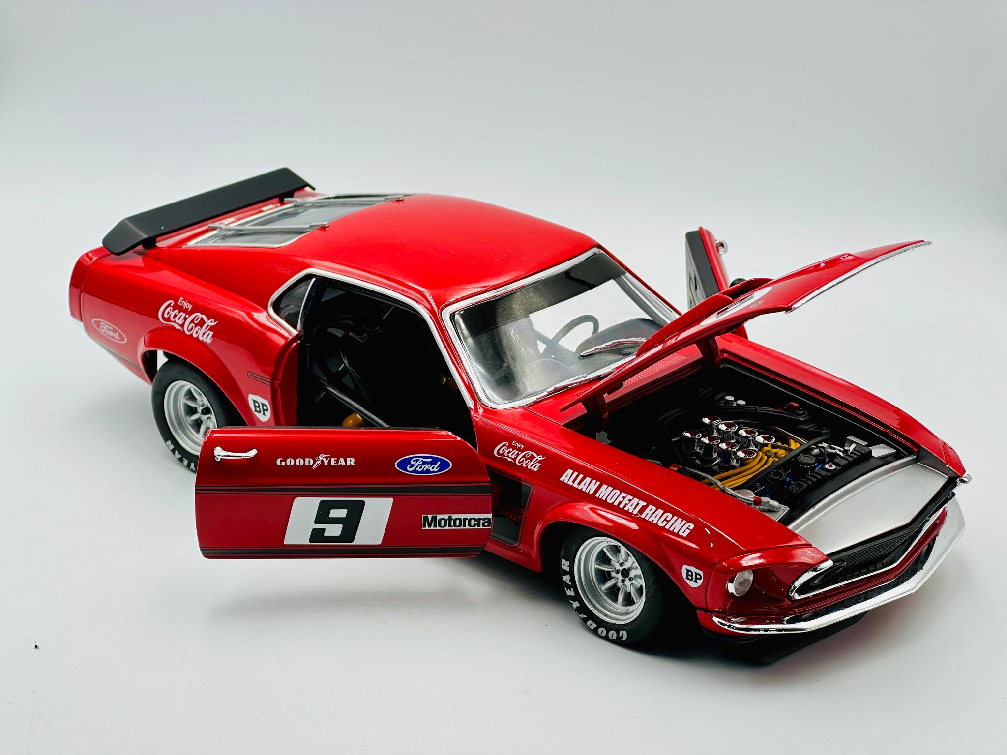 Welly 1/18 1969 Trans Am Mustang | マスタング 1:18 Allan Moffat -- #9 Coca-Cola -- 1969 Ford Mustang Trans Am -- DDA