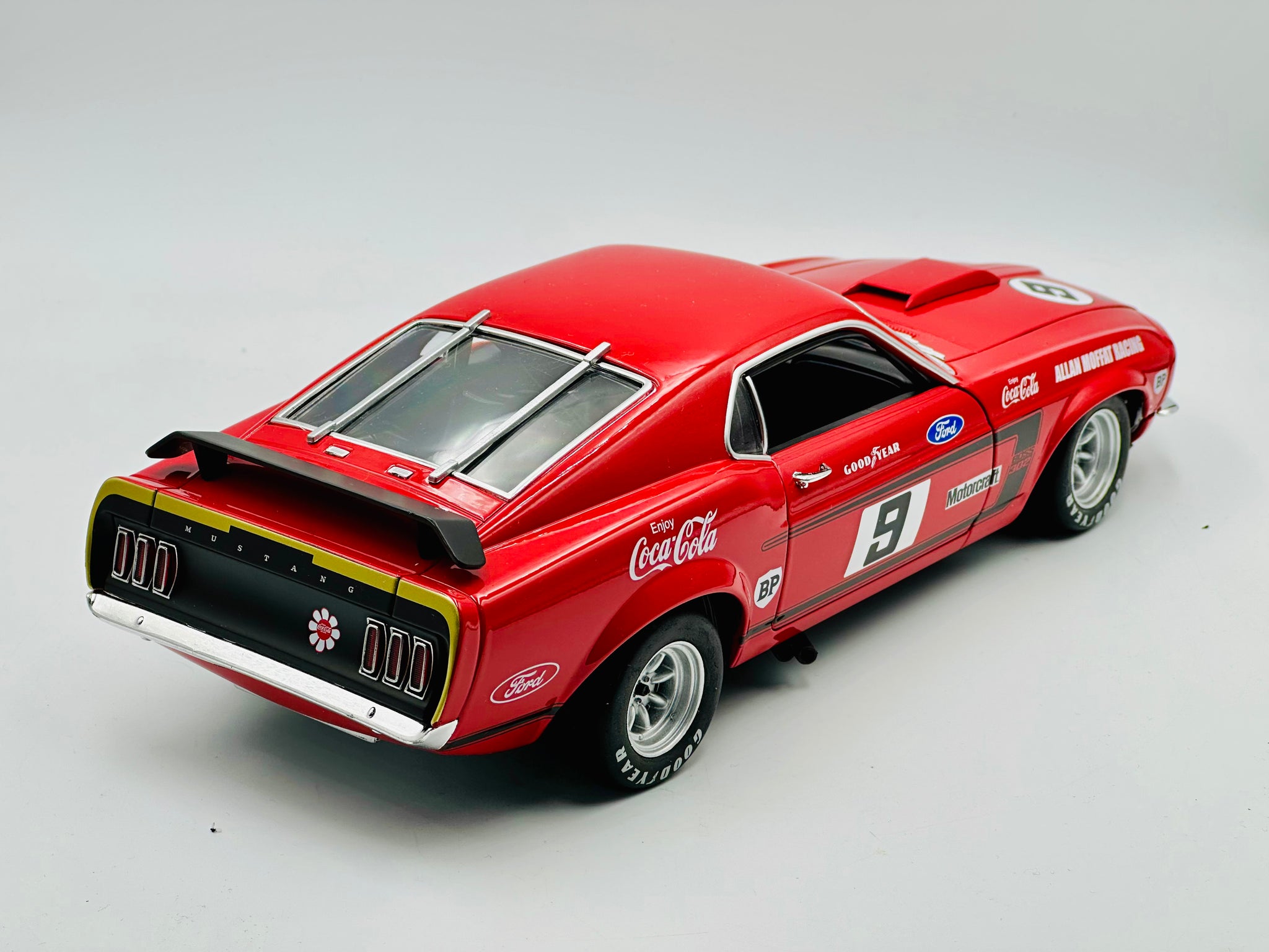 Welly 1/18 1969 Trans Am Mustang | マスタング 1:18 Allan Moffat -- #9 Coca-Cola -- 1969 Ford Mustang Trans Am -- DDA
