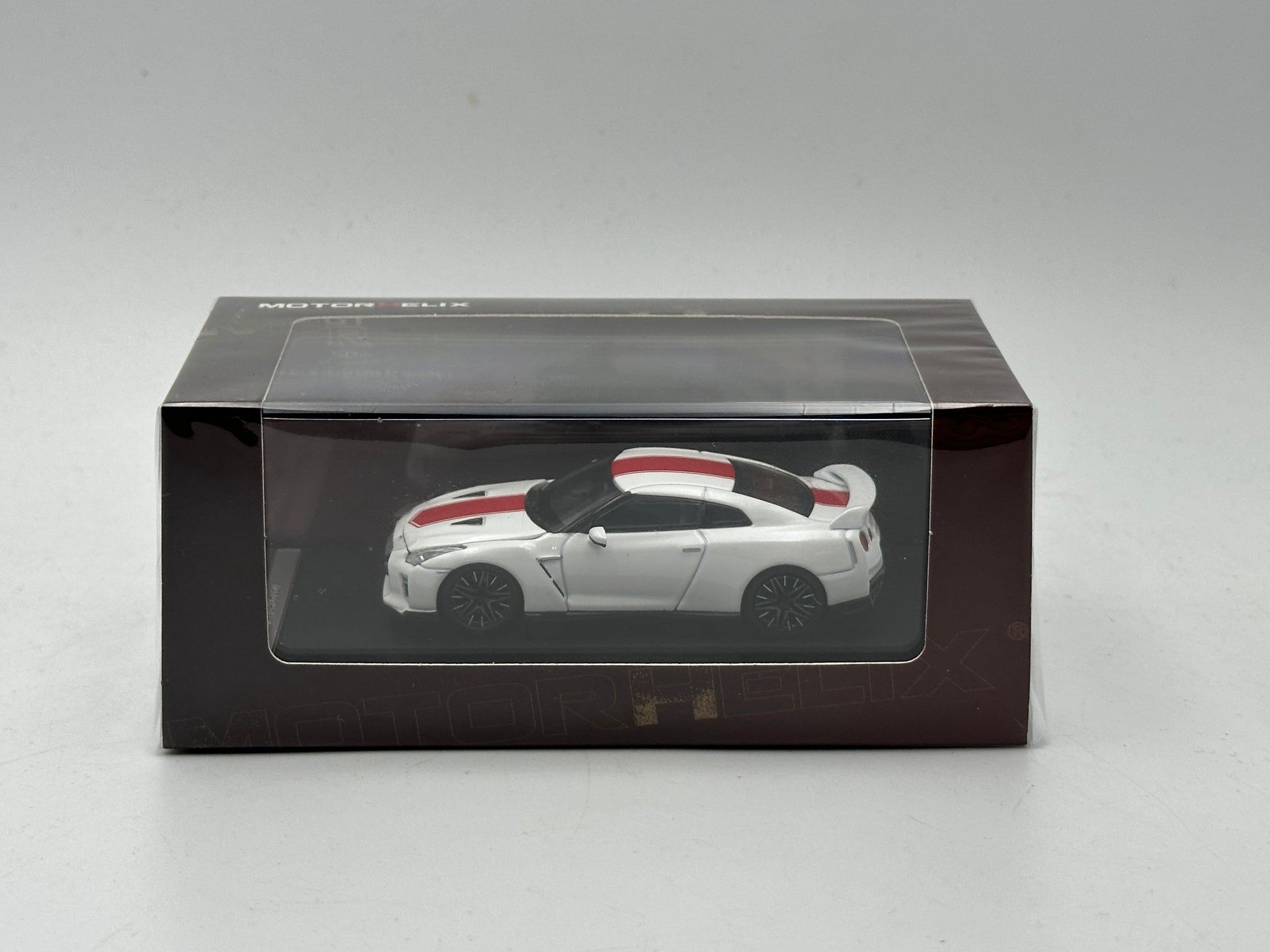 NISSAN R35 GT-R SpecV Brilliant White Pearl -- HPI #8438 1/43 NISSAN R35 GT-R SpecV Brilliant White Pearl -- HPI #8438 1/43