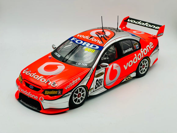 1:18 2007 Craig Lowndes *SIGNED* -- Team Vodafone -- Classic Carlectables