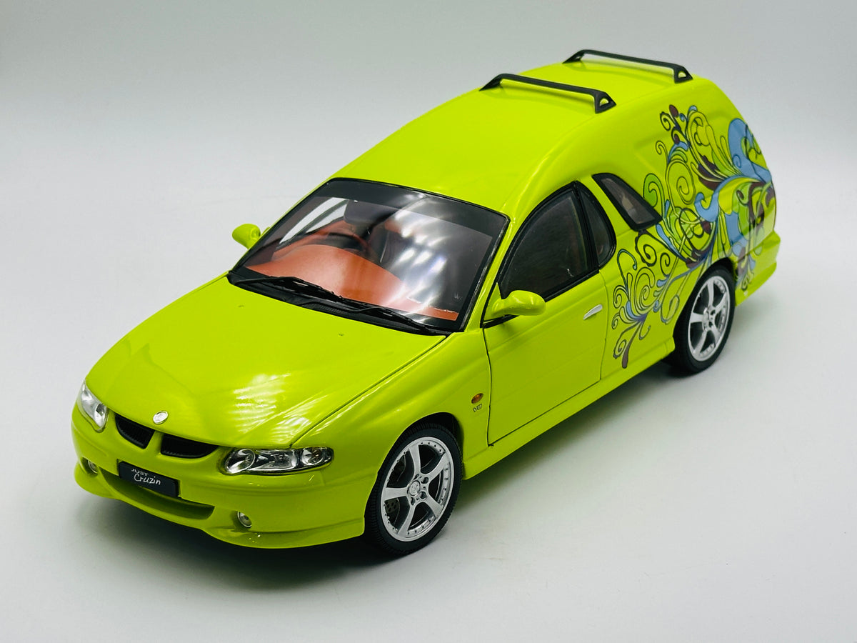 1:18 Holden VU Commodore Panel Van -- Barbados Green -- Classic Carlec