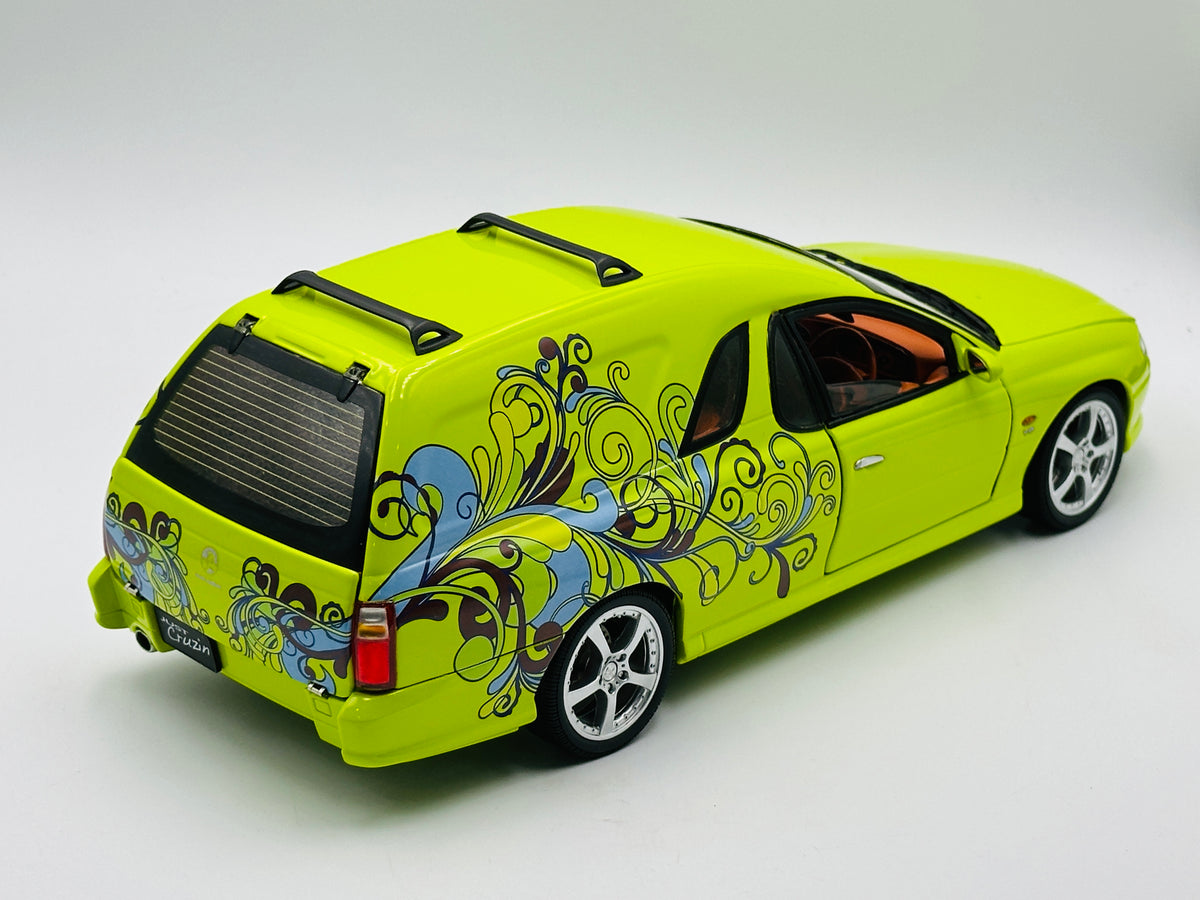 1:18 Holden VU Commodore Panel Van -- Barbados Green -- Classic Carlec