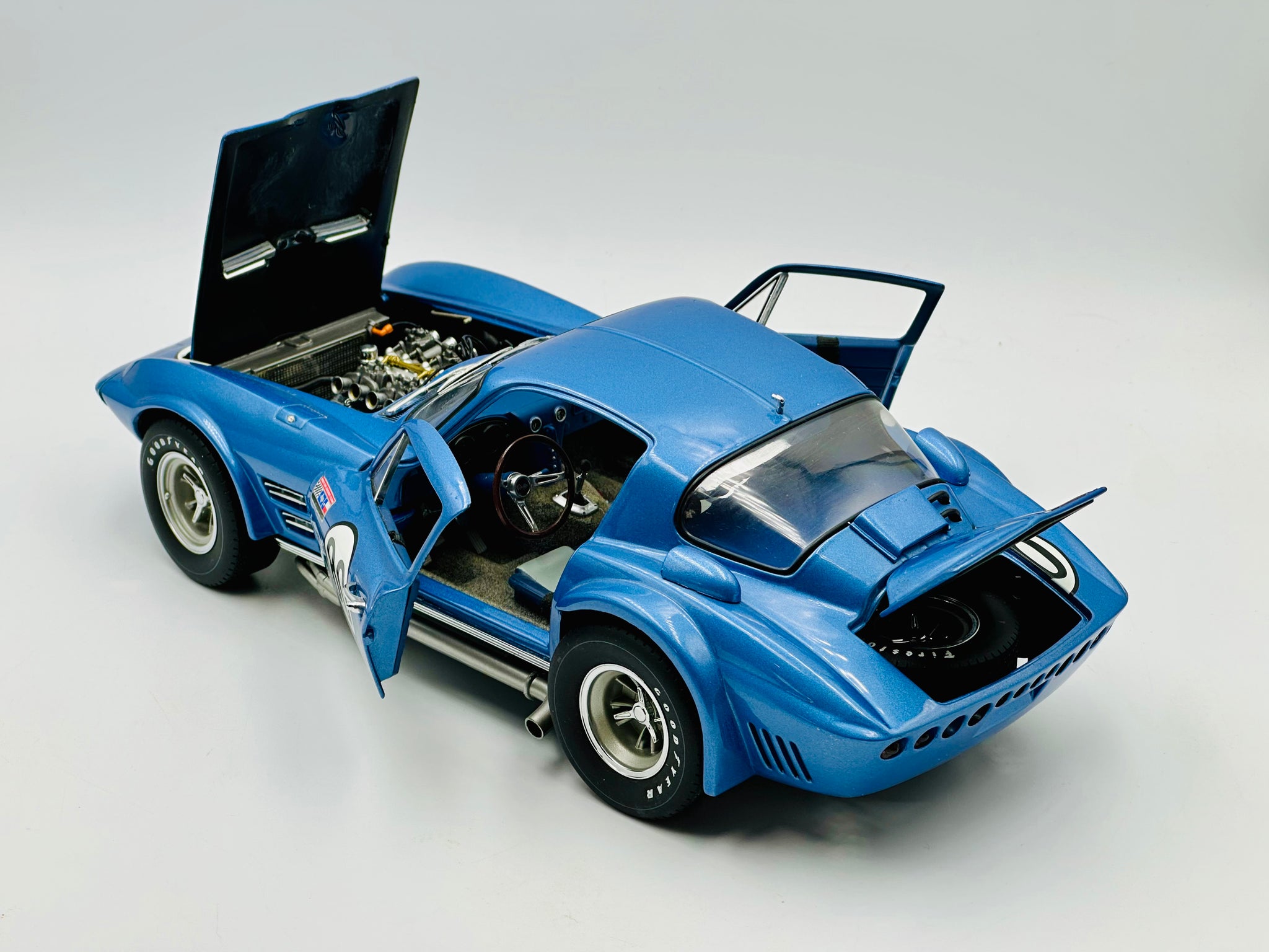 1:18 1963 Chevrolet Corvette Grand Sport Coupe - #80 Blue Dick Thompso