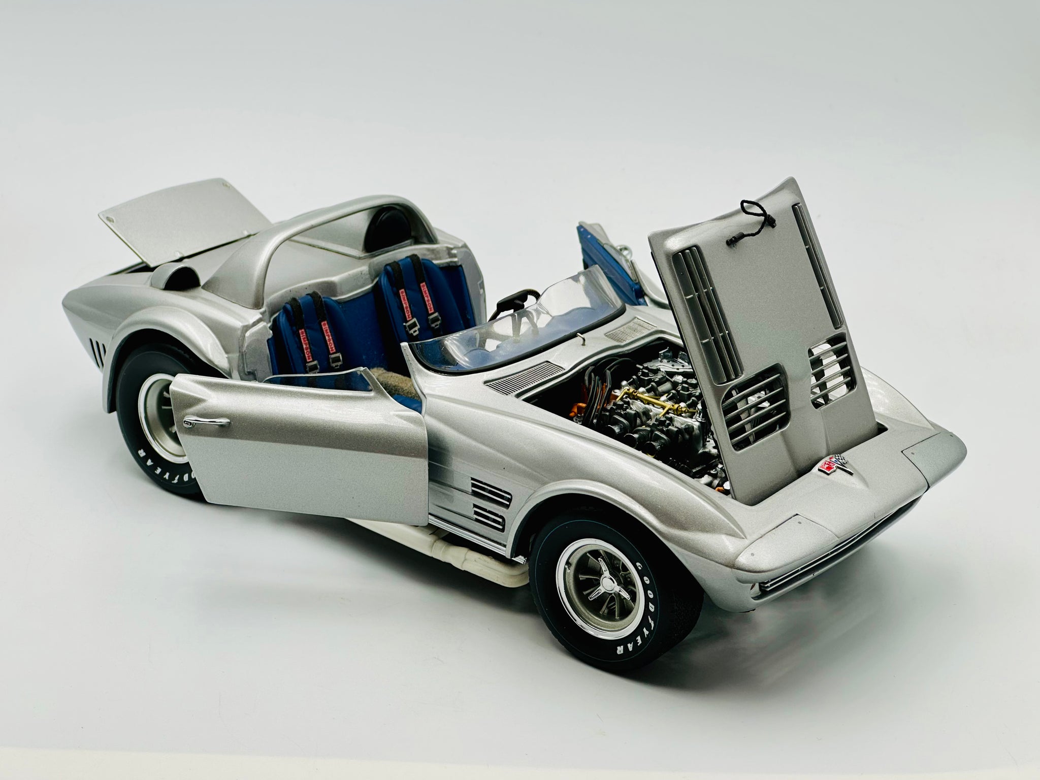 1:18 Chevrolet Corvette Grand Sport Roadster -- Grey -- Exoto 1:18 Chevrolet Corvette Grand Sport Roadster -- Grey -- Exoto