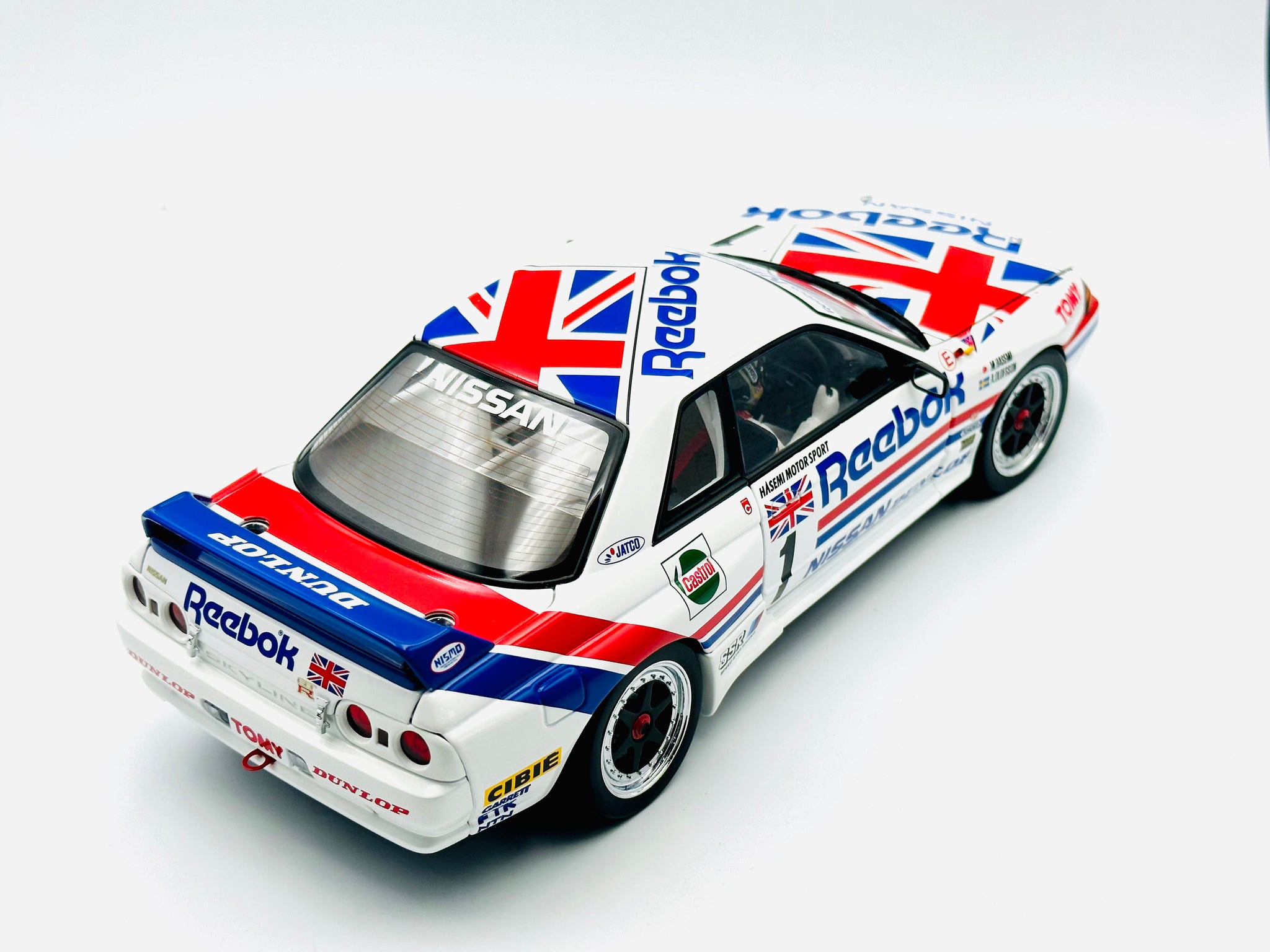 1:18 1990 Reebok #1 Group A -- Nissan Skyline GT-R R32 1:18 1990 Reebok #1 Group A -- Nissan Skyline GT-R R32
