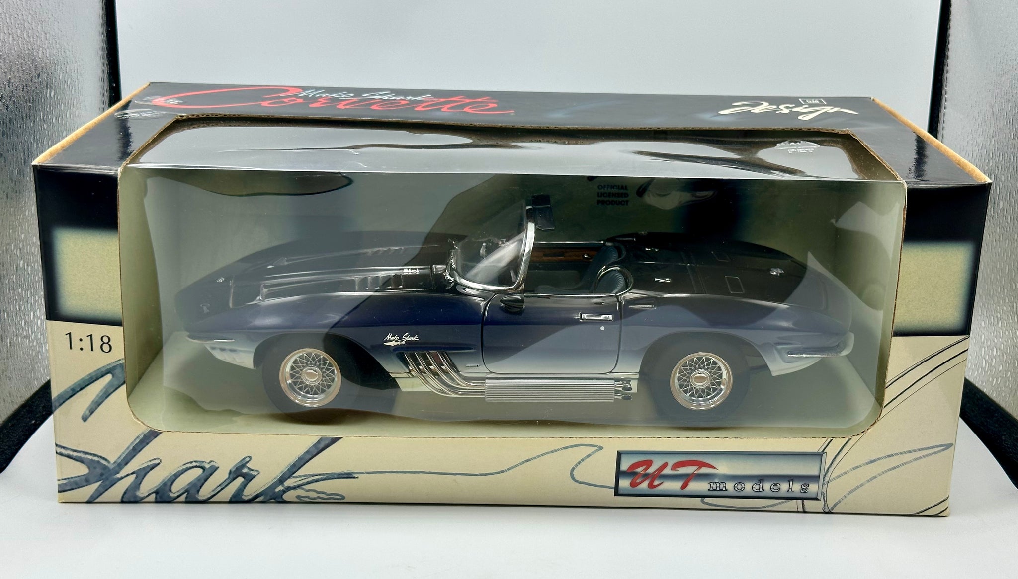 1:18 Chevrolet Corvette Mako Shark -- Navy/White -- UT Models