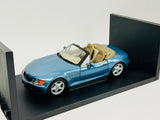 1:18 James Bond "GoldenEye" -- BMW Z3 -- Blue -- UT Models
