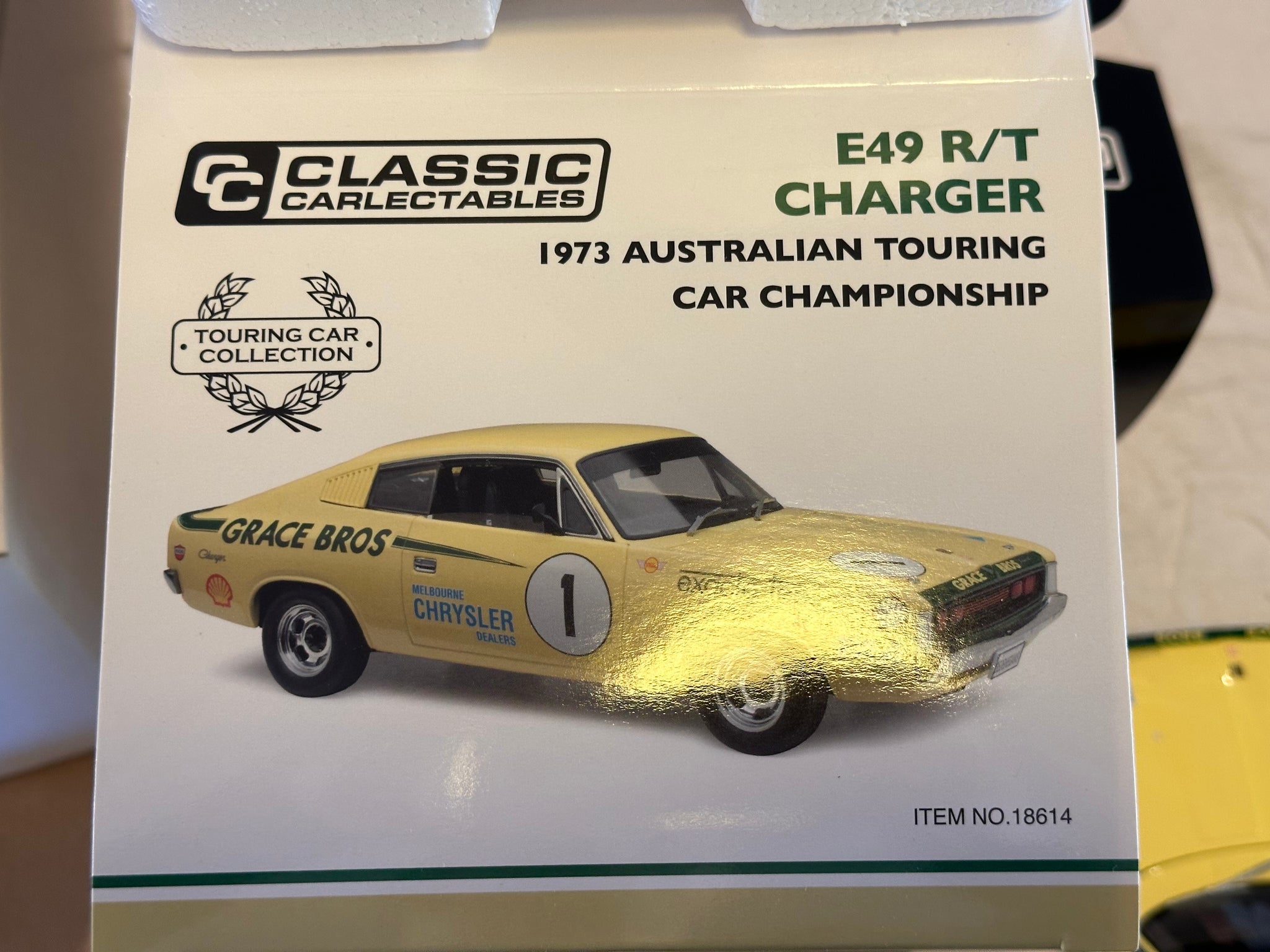 1:18 1973 ATCC -- Chrysler Valiant E49 Charger R/T -- Classic Carlecta