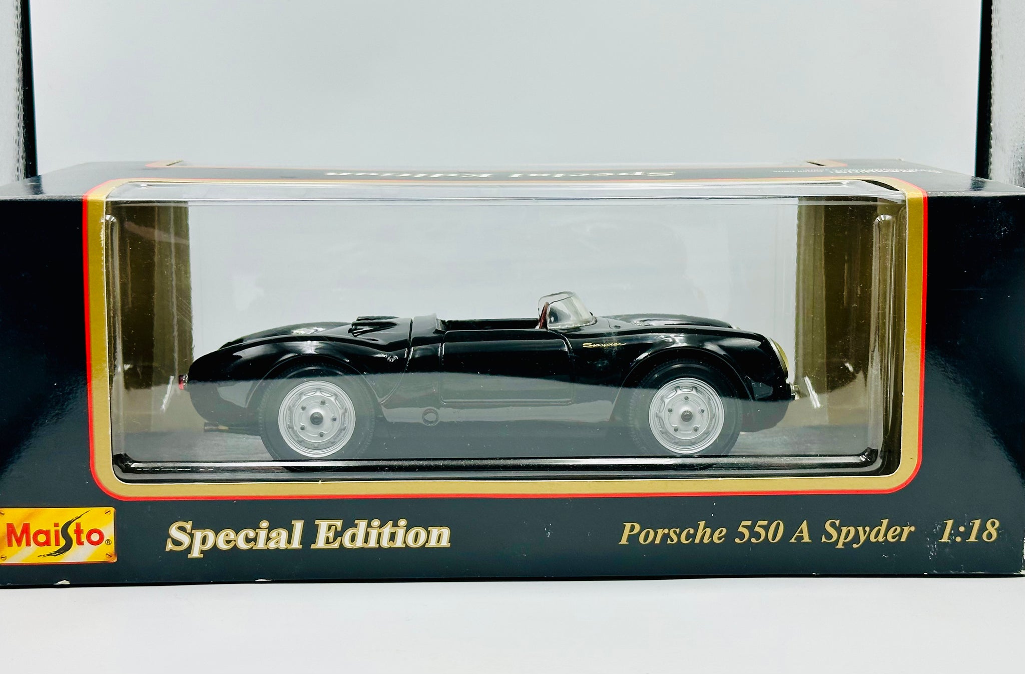 1:18 Porsche 550 A Spyder -- Black -- Maisto