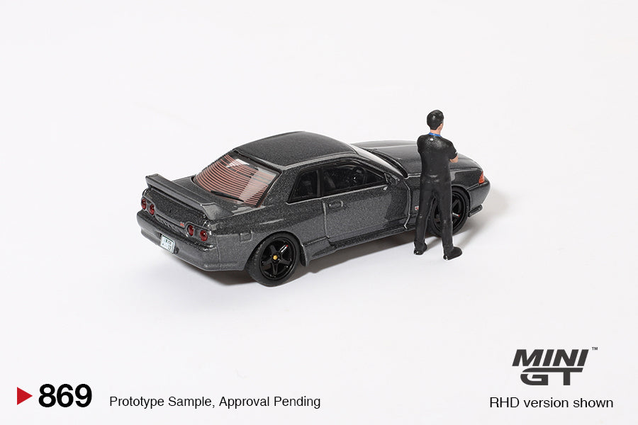 1:64 Nissan Skyline GT-R R32 NISMO -- Grey w/Matsuda Figure -- Mini GT