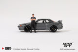 (Pre-Order) 1:64 Nissan Skyline GT-R (R32) Nismo -- Gunmetal w/ Matsuda Figure  -- Mini GT MGT00869