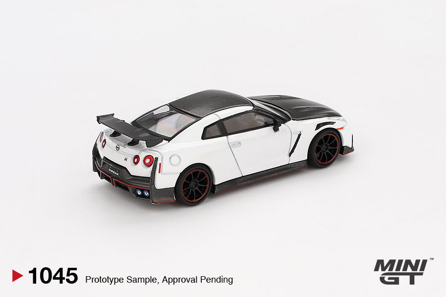 1:64 Nissan R35 GT-R Nismo 2024 -- Brilliant White Pearl -- Mini GT MG