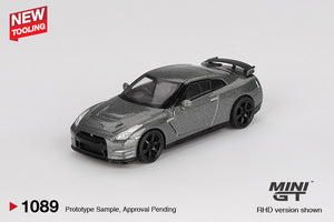 1:64 Nissan GT-R 2013 (NISMO R35 CRS) -- Dark Metal Grey -- Mini GT MG