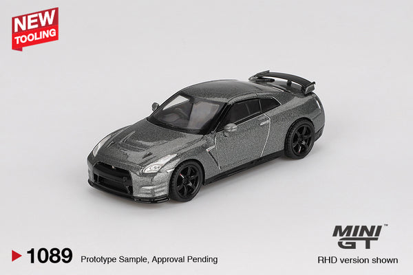 1:64 Nissan GT-R 2013 (NISMO R35 CRS) -- Dark Metal Grey -- Mini GT MG