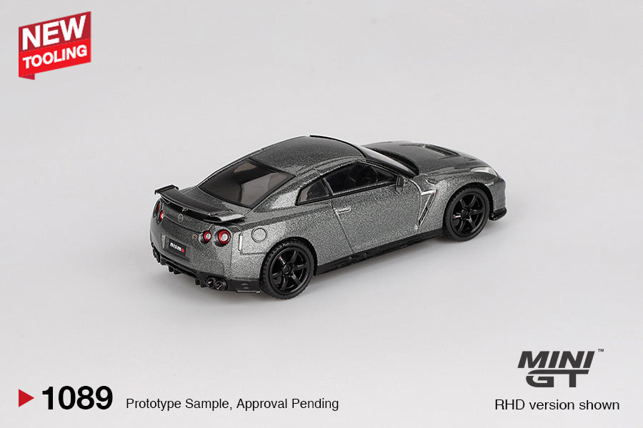 1:64 Nissan GT-R 2013 (NISMO R35 CRS) -- Dark Metal Grey -- Mini GT MG