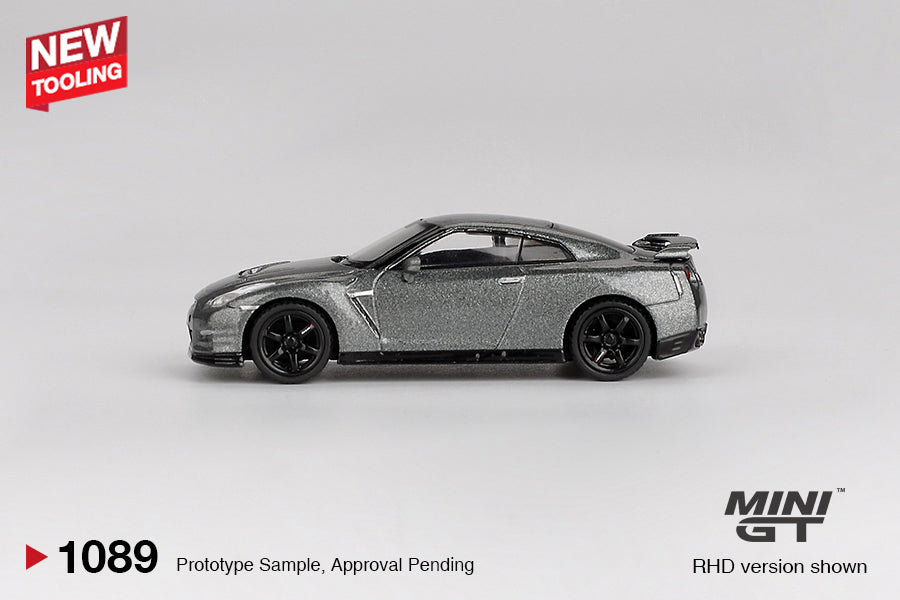 1:64 Nissan GT-R 2013 (NISMO R35 CRS) -- Dark Metal Grey -- Mini GT MG