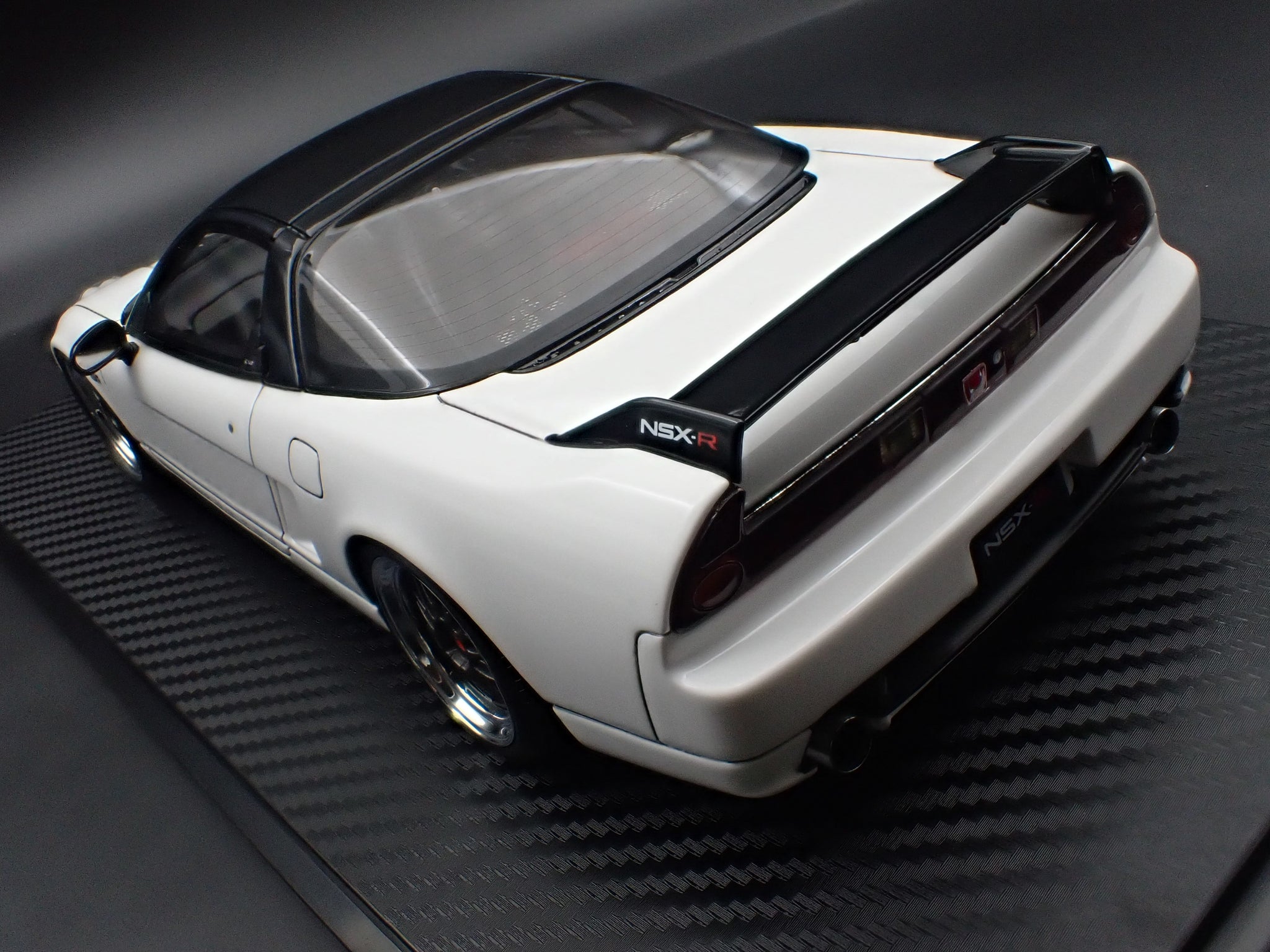 Pre-Order) 1:18 Honda NSX-R (NA2) -- White -- Ignition Model IG3907