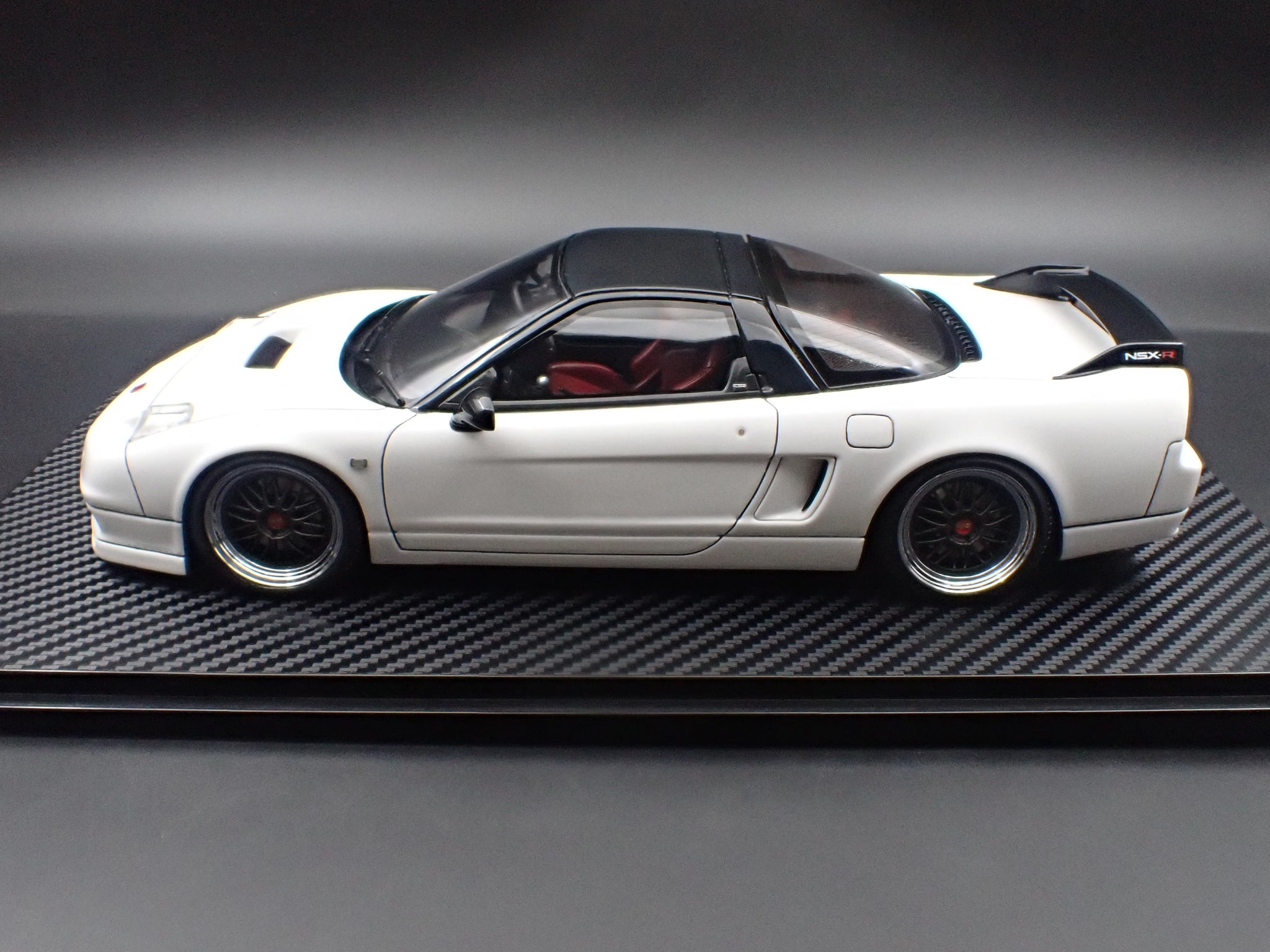Pre-Order) 1:18 Honda NSX-R (NA2) -- White -- Ignition Model IG3907