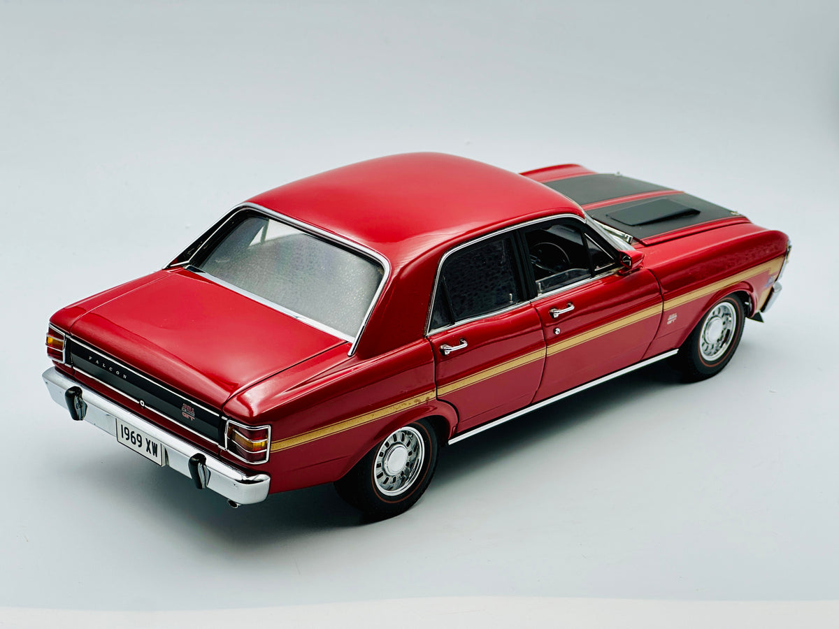1:18 Ford XW Falcon GT-HO Phase I -- Candy Apple Red -- Classic Carlec