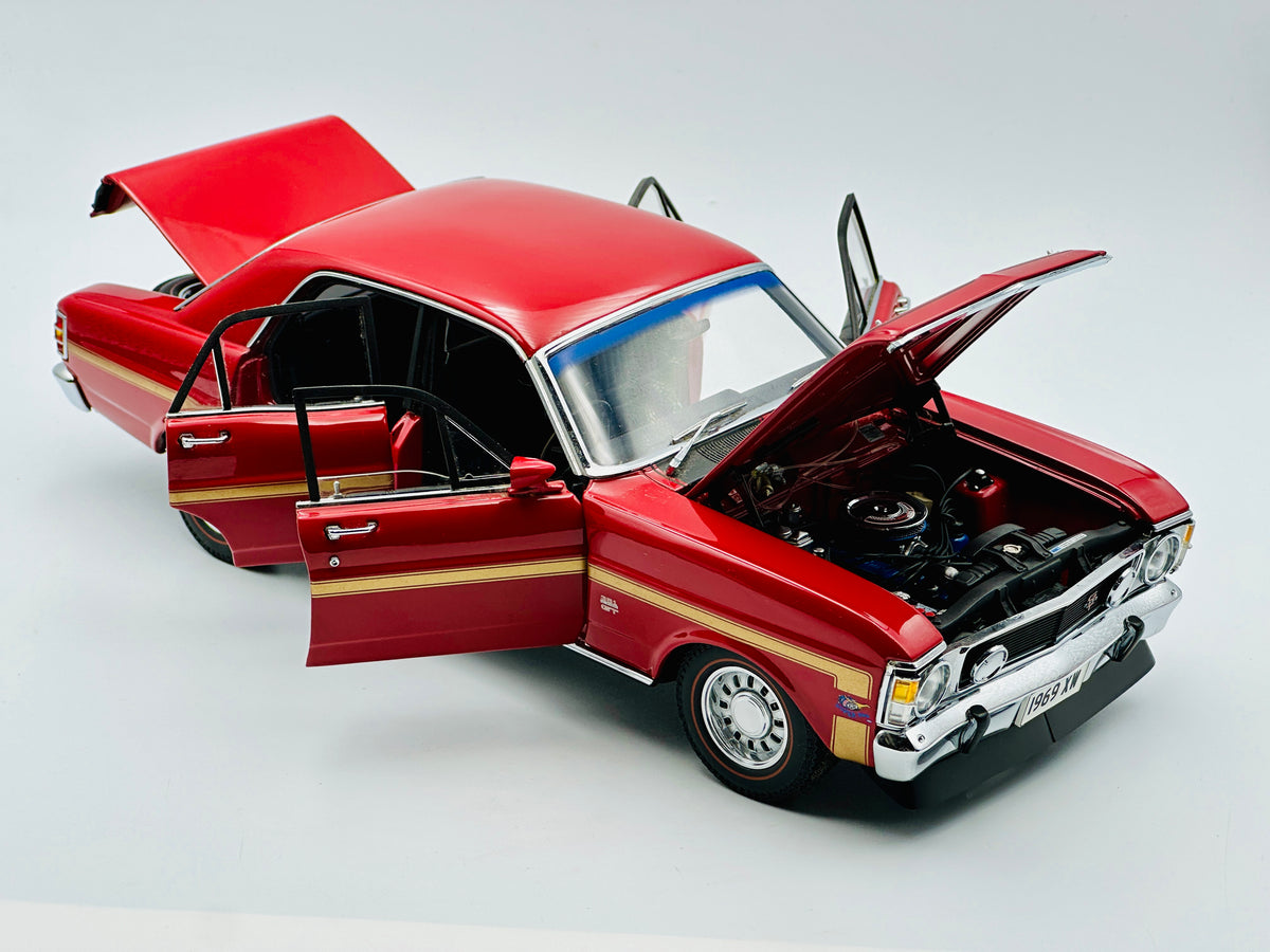 1:18 Ford XW Falcon GT-HO Phase I -- Candy Apple Red -- Classic Carlec