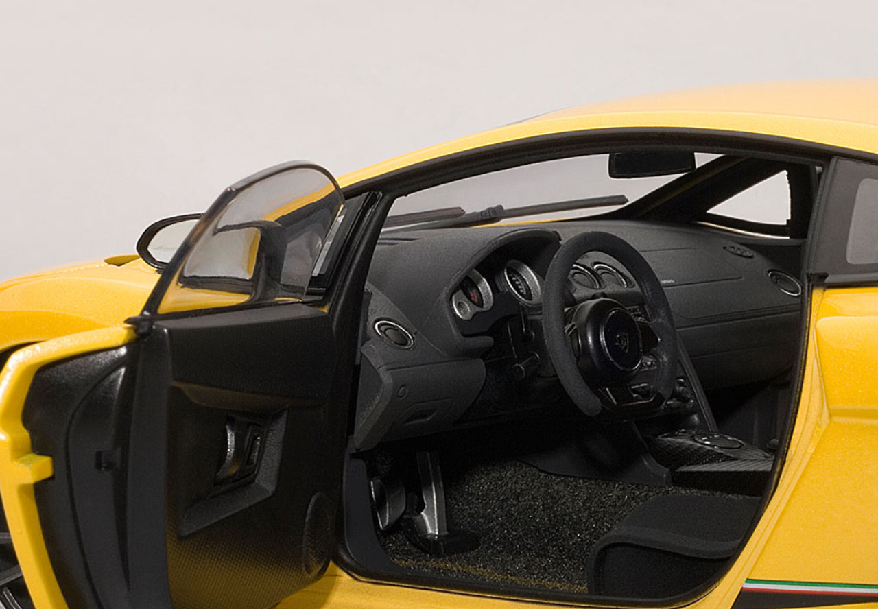 1:18 Lamborghini Gallardo LP570-4 Superleggera -- Yellow -- AUTOart 74