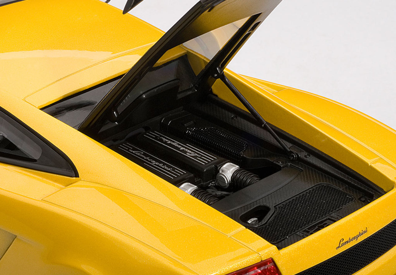 1:18 Lamborghini Gallardo LP570-4 Superleggera -- Yellow -- AUTOart 74