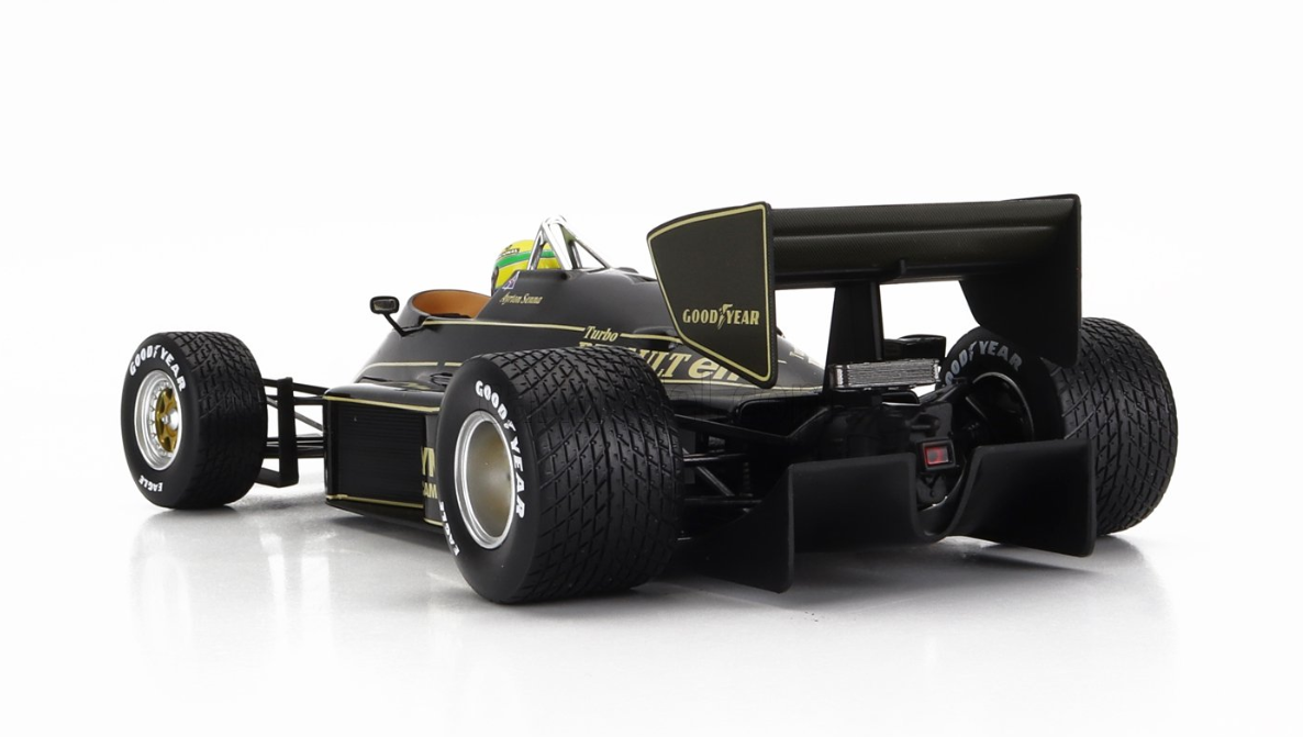 Ayrton Senna MINICHAMPS　F1カー 1/18スケール Mclaren F1 MP4/4 Ayrton Senna Japan 1988 World Champion 1:18
