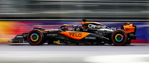 (Pre-Order) 1:43 2023 Oscar Piastri -- Las Vegas GP -- McLaren MCL60 -- Spark F1