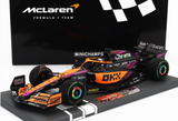 1:18 2022 Daniel Ricciardo -- Singapore GP -- McLaren MCL36 -- Minichamps F1