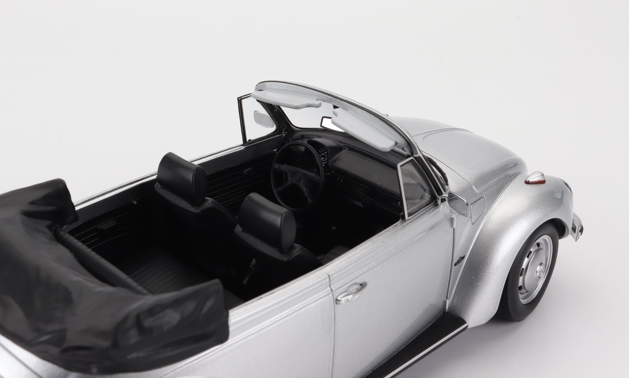 1:18 Volkswagen VW Beetle 1303 Cabriolet 1973 -- Silver -- NOREV
