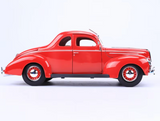 1:18 1939 Ford Deluxe Tudor -- Red -- Maisto 31180R