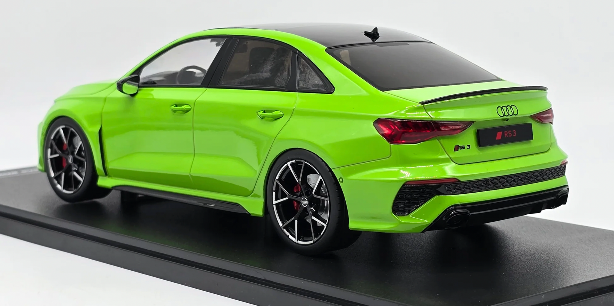 1:18 Audi RS3 (8Y) Limousine 2022 -- Green -- IXO Models