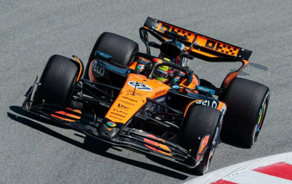 (Pre-Order) 1:43 2025 Oscar Piastri -- Spanish GP Winner -- #81 McLaren MCL39 -- Spark F1