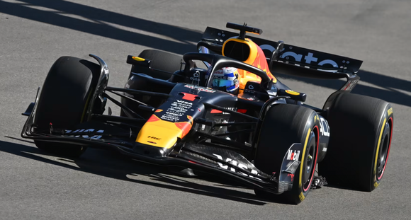 (Pre-Order) 1:18 2025 Max Verstappen -- USA Austin GP Winner -- #1 Red Bull RB21 -- Minichamps F1