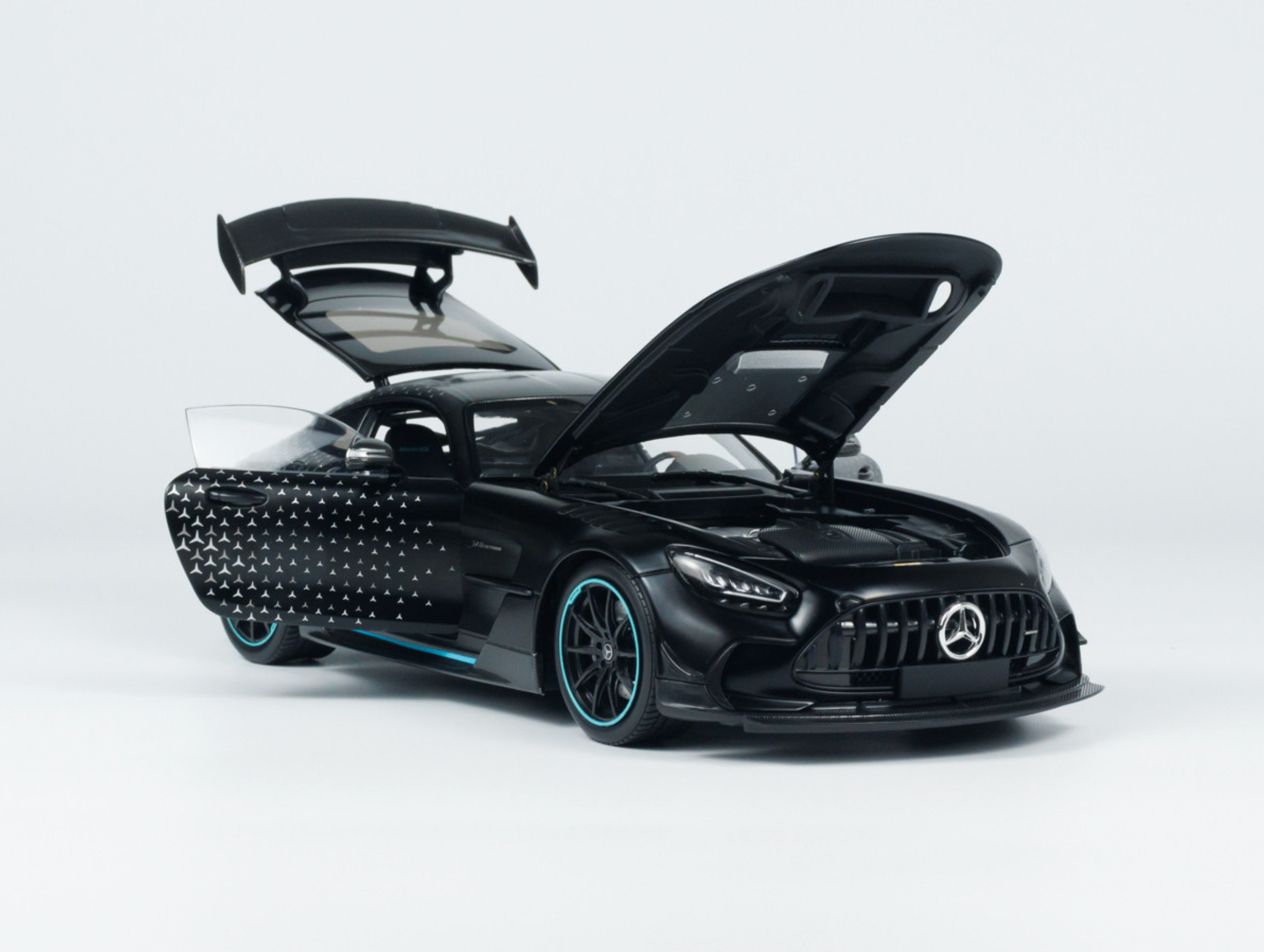 1:18 Mercedes-Benz AMG GT V8 Black Series 2021 - Black One Edition --