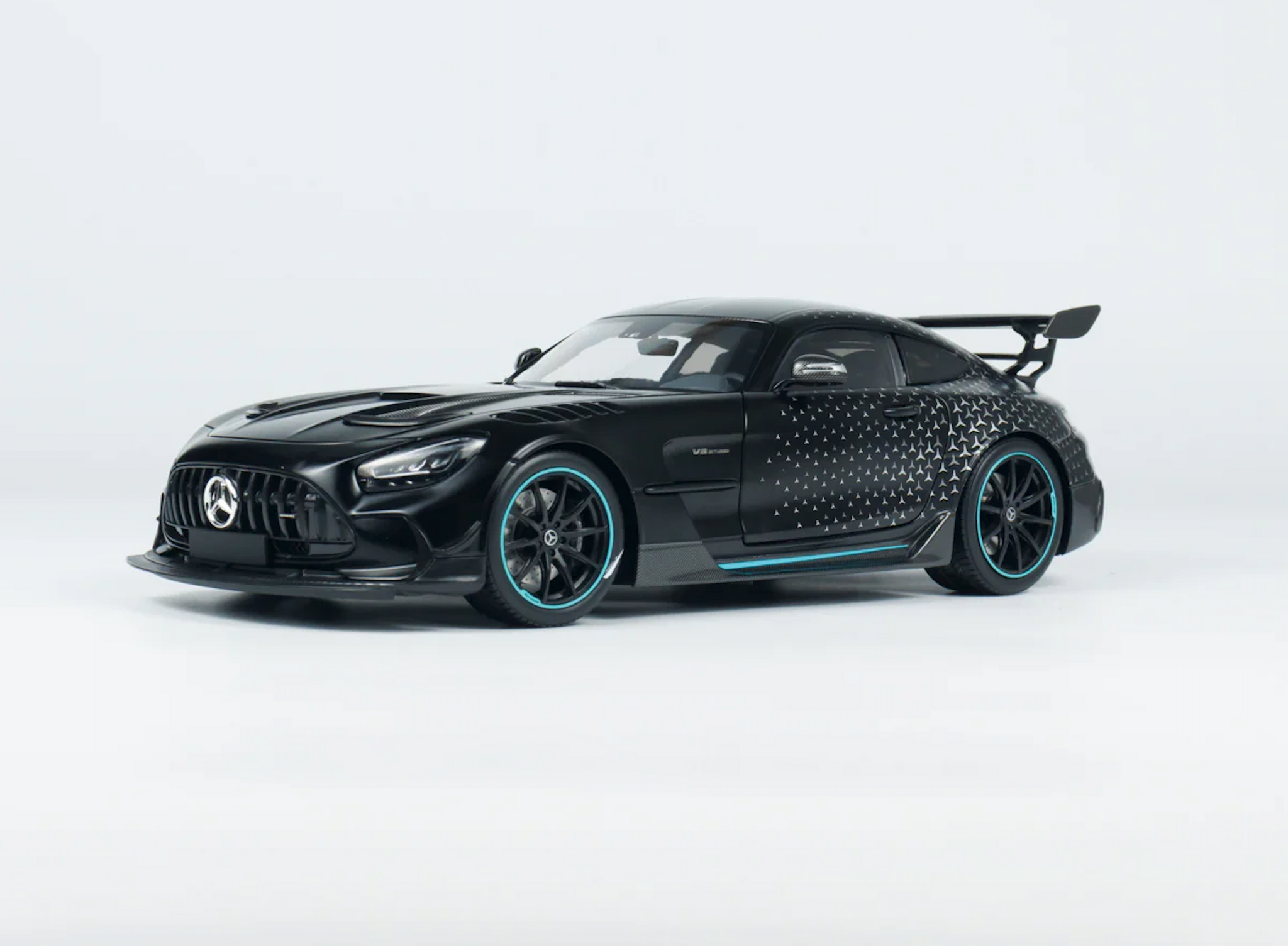 1:18 Mercedes-Benz AMG GT V8 Black Series 2021 - Black One Edition --