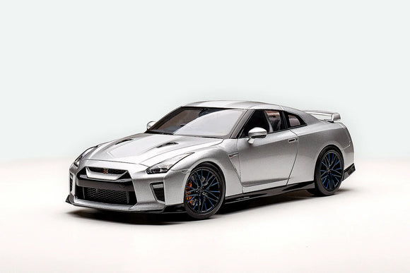 1:18 Nissan GT-R (R35) 50th Anniversary -- Ultimate Metal Silver -- Motorhelix