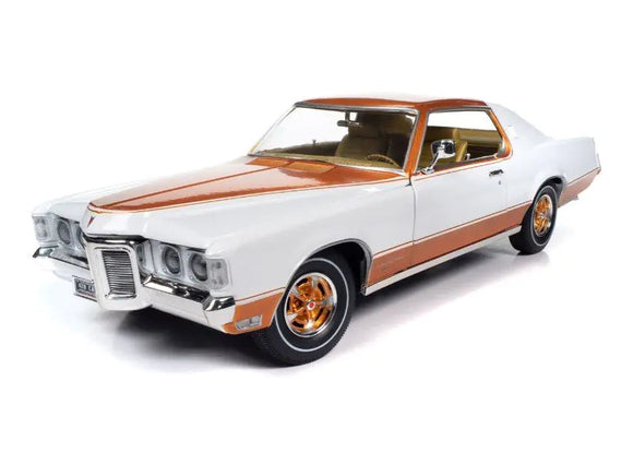 1:18 1969 Pontiac Grand Prix Royal Bobcat -- White -- American Muscle