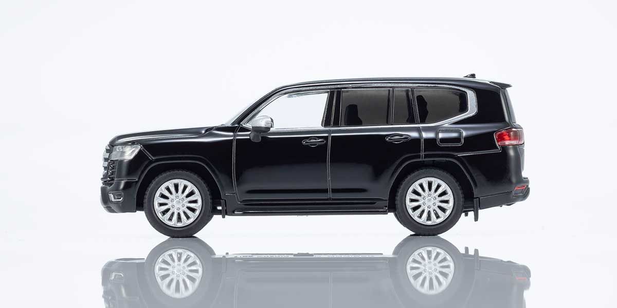 1:64 Toyota Land Cruiser 300 Sahara ZX w/Book -- Black -- Kyosho 07118