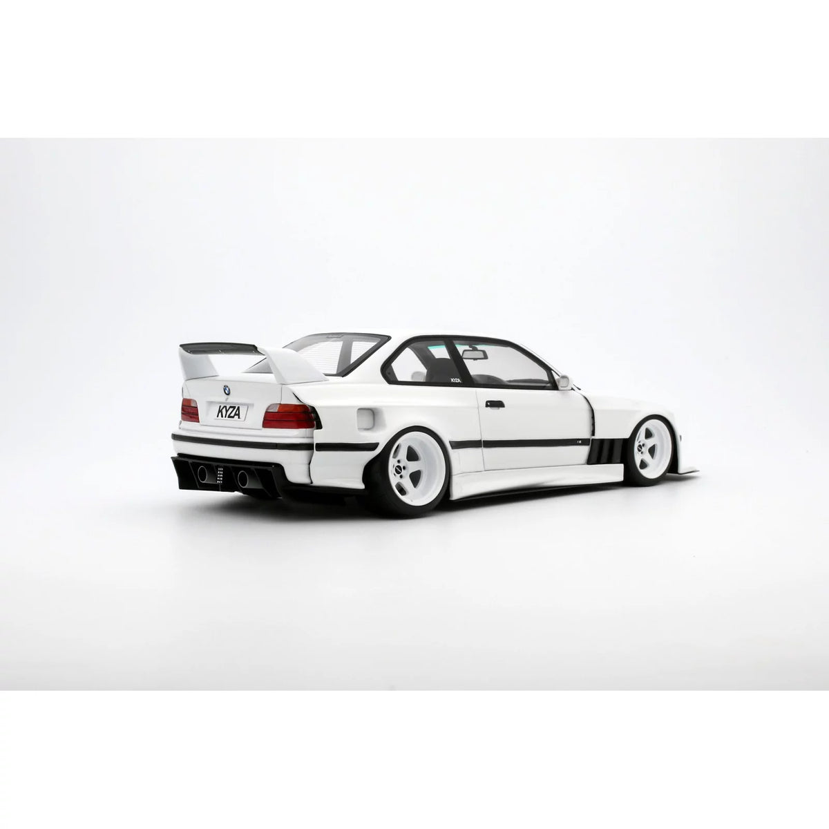 1:18 UT, BMW E36 M3 GTR, Red Bull AutoArt Minichamps Parque das Nações